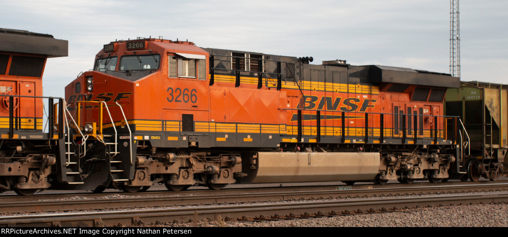 BNSF 3266